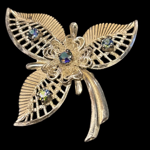 Elegant Silver and Rhinestone Brooch - Picture 1 of 6